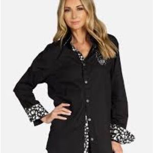 Pearly Vine Women's Black Button-Up Blouse. Medium